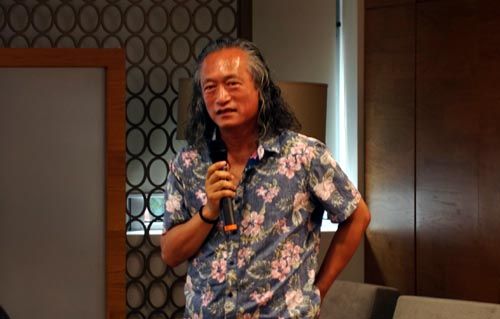 艺术家孙良出席艺术展开幕式