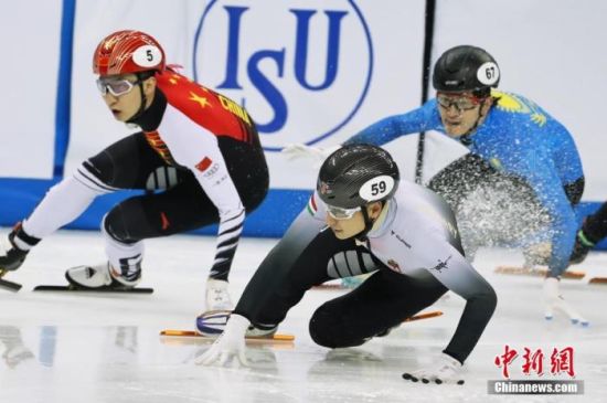 短道速滑世界杯上海站:武大靖500米意外摔倒获银牌