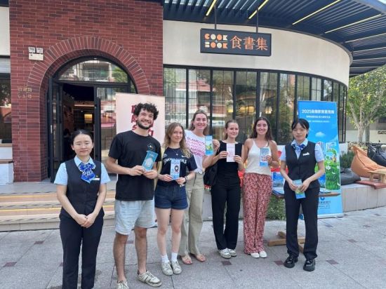 建行上海闵行支行走进复旦大学,针对在校外籍学生开展消保宣传 建行上海闵行支行走进复旦大学,针对在校外籍学生开展消保宣传