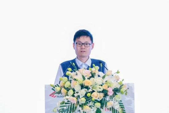 上海市中小企业发展服务中心副主任 蒋志文 上海市中小企业发展服务中心副主任 蒋志文