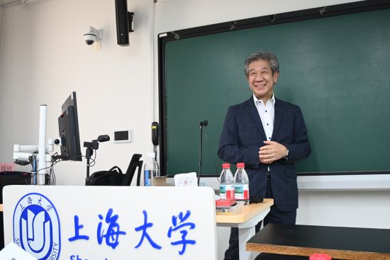 龟甲万公司国际饮食文化交流中心的山下弘太郎中心长与上大师生回顾世博缘 龟甲万公司国际饮食文化交流中心的山下弘太郎中心长与上大师生回顾世博缘