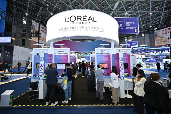 第七届进博会 “BIG BANG美妆科技共创计划展 ” 再次亮相创新孵化专区 第七届进博会 “BIG BANG美妆科技共创计划展 ” 再次亮相创新孵化专区