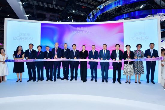 第六届进博会——嘉宾共同揭幕欧莱雅主展台 第六届进博会——嘉宾共同揭幕欧莱雅主展台