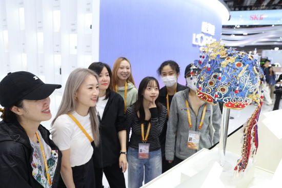 第八届进博会欧莱雅展台“美之道”区域布展现场 第八届进博会欧莱雅展台“美之道”区域布展现场