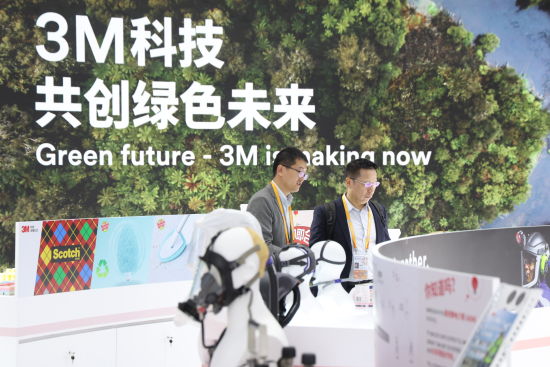 第八届进博会上,3M展台以“科技共创绿色未来”为主题。3M中国供图 第八届进博会上,3M展台以“科技共创绿色未来”为主题。3M中国供图