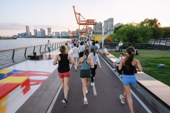 露露乐蒙“一起好状态”主题活动。露露乐蒙供图 露露乐蒙“一起好状态”主题活动。露露乐蒙供图