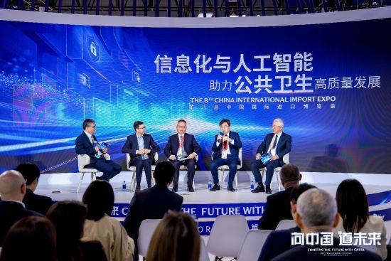 专家与媒体、企业代表围绕“AI赋能智慧健康科普转型与升级”话题展开讨论 专家与媒体、企业代表围绕“AI赋能智慧健康科普转型与升级”话题展开讨论