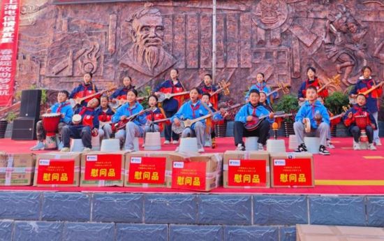 �߳�Ƭ���ص������ѧУ��ѧ�Ӻ�Ӱ