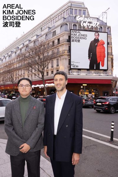 波司登集团国际业务总经理高健庭先生(左)、巴黎老佛爷百货集团首席执行官Arthur Lemoine先生(右) 波司登集团国际业务总经理高健庭先生(左)、巴黎老佛爷百货集团首席执行官Arthur Lemoine先生(右)