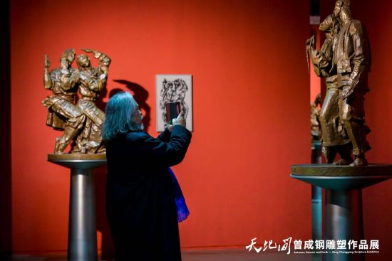 ����ؼ䡤���ɸֵ�����Ʒչ���� ���췽��ͼ