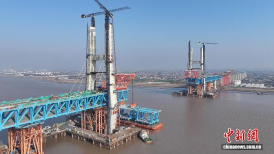 24�գ������ظ���V�������������������ͨ���ס��׶Ρ�������׼���赽λ���Ϻ����¾ֹ�ͼ