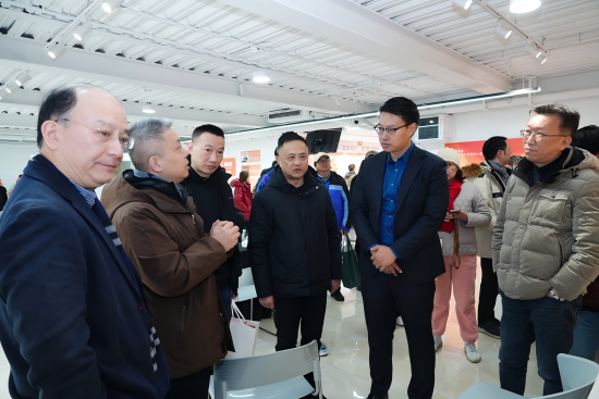 �塢��ʽ����������쵼�Ʋ����㹫��ռ�ι�ָ�������Կռ���չʾ�����۲м����Ĵ���Ʒ�������м������յĴ���ʵ�������˸߶����ۺͳ�ֿ϶���