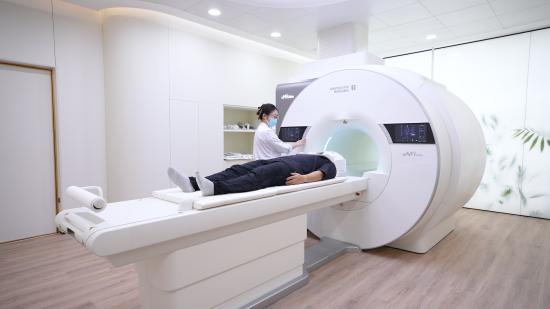 复旦大学附属华山医院正在开展世界首台“摄像”磁共振uMR Ultra临床测试。 复旦大学附属华山医院正在开展世界首台“摄像”磁共振uMR Ultra临床测试。