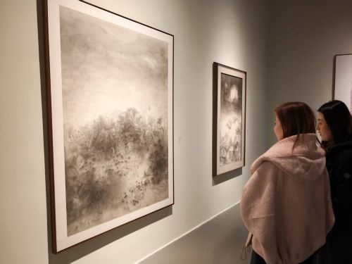 ����ݺ��Ʒչ�������ڶ�����������ǰ����չ������������ ���� ��