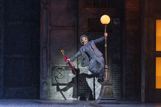 音乐剧《雨中曲》剧照。 牛小北 摄 音乐剧《雨中曲》剧照。 牛小北 摄