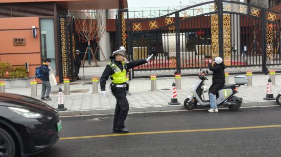 ��㽻����԰����ѧ�ſ�������������ͣ�š��Ϻ��й����ֽ�ͨ�����ܶӹ�ͼ