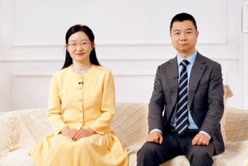(复旦大学附属儿科医院传染科主任曾玫(左)和浙江大学医学院附属儿童医院综合ICU主任叶盛(右)。被访者供图) (复旦大学附属儿科医院传染科主任曾玫(左)和浙江大学医学院附属儿童医院综合ICU主任叶盛(右)。被访者供图)