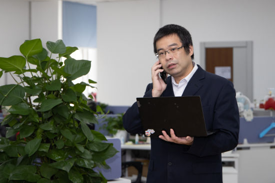 企业云网正在深度融入上海市“十五五”先进智能工厂建设的战略目标,全国劳动模范华静带领团队,以“云网+AI”的理念,让上海各行各业从局部的数字化修补走向全局的智能化重构 企业云网正在深度融入上海市“十五五”先进智能工厂建设的战略目标,全国劳动模范华静带领团队,以“云网+AI”的理念,让上海各行各业从局部的数字化修补走向全局的智能化重构