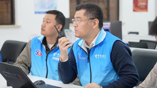 万物智联的背后,离不开一群“网络医生”。从2G到5G,全国五一劳动奖章获得者陈兆波一路见证了移动通信的每一次飞跃 万物智联的背后,离不开一群“网络医生”。从2G到5G,全国五一劳动奖章获得者陈兆波一路见证了移动通信的每一次飞跃