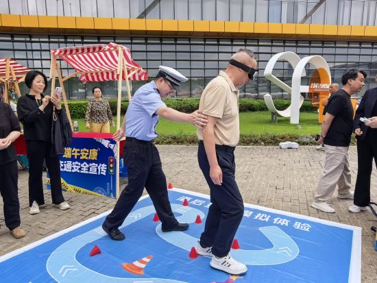 嘉定区启动交通安全隐患综合治理宣整行动。上海市公安局交通管理总队 嘉定区启动交通安全隐患综合治理宣整行动。上海市公安局交通管理总队
