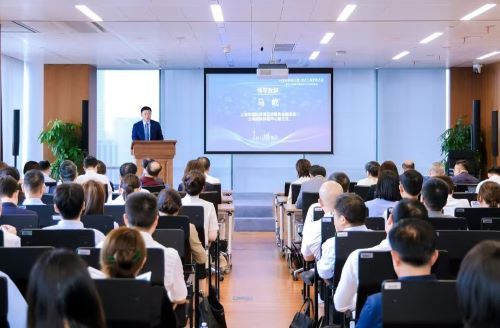 众多专业人士齐聚交流会 众多专业人士齐聚交流会
