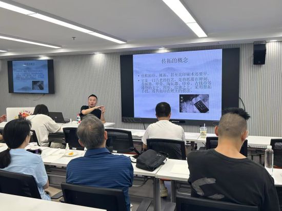 授课现场。 受访者供图 授课现场。 受访者供图