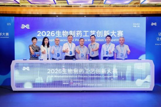 由左至右:王晨、庄淑萁、卓识、王刚、周伟昌、林东强、李梦龙、刘厚佳 由左至右:王晨、庄淑萁、卓识、王刚、周伟昌、林东强、李梦龙、刘厚佳
