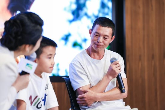 受助患儿小涛及其父亲现场分享 受助患儿小涛及其父亲现场分享
