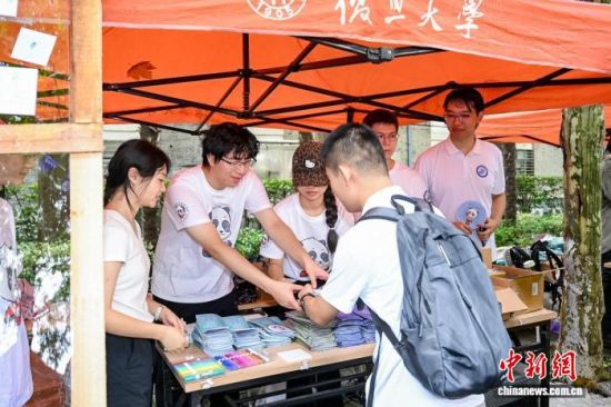 30日,复旦大学迎新现场十分热闹。(复旦大学供图) 30日,复旦大学迎新现场十分热闹。(复旦大学供图)