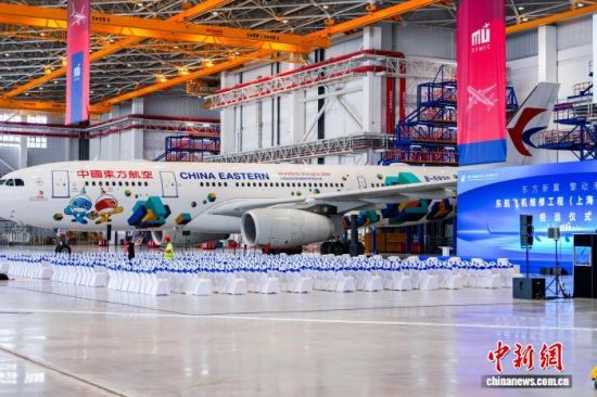 9月2日,中国东方航空旗下东航飞机维修工程(上海)有限公司在沪揭牌,同时亚洲最大宽体机维修机库投运。(中国东航供图) 9月2日,中国东方航空旗下东航飞机维修工程(上海)有限公司在沪揭牌,同时亚洲最大宽体机维修机库投运。(中国东航供图)