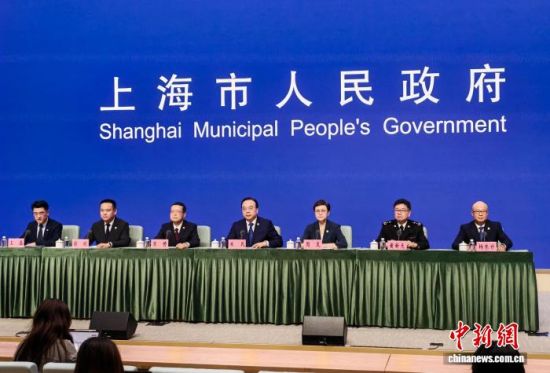 3日,上海市政府新闻办举行“开局起步‘十五五’”系列主题市政府新闻发布会,介绍《上海市加快国际贸易中心建设“十五五”规划》有关情况。中新网记者 姜煜 摄 3日,上海市政府新闻办举行“开局起步‘十五五’”系列主题市政府新闻发布会,介绍《上海市加快国际贸易中心建设“十五五”规划》有关情况。中新网记者 姜煜 摄