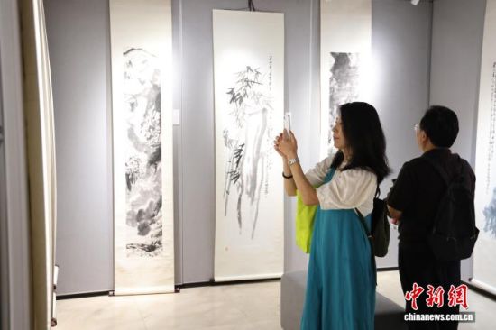 展览现场。 上海市文史研究馆供图 展览现场。 上海市文史研究馆供图