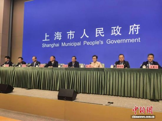 上海市政府新闻发布会8日举行。(中新网记者 陈静摄) 上海市政府新闻发布会8日举行。(中新网记者 陈静摄)
