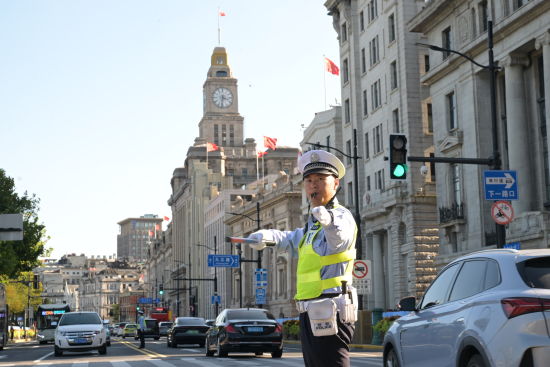 黄浦警方全力护航旅游节开幕式大巡游。 黄浦警方全力护航旅游节开幕式大巡游。