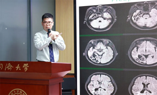 卢云鹤博士在作学术报告 卢云鹤博士在作学术报告