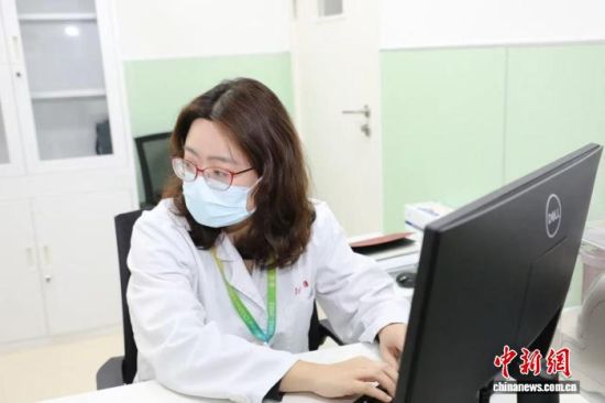 复旦大学附属儿科医院皮肤科副主任医师叶莹。受访者供图 复旦大学附属儿科医院皮肤科副主任医师叶莹。受访者供图