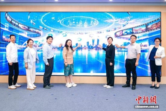 “数智申城影通全球 十二时辰创见静安”2026年“海鸥万里行·静安AI影视大学生OPC创作计划”19日正式开营。(静安区新闻办供图) “数智申城影通全球 十二时辰创见静安”2026年“海鸥万里行·静安AI影视大学生OPC创作计划”19日正式开营。(静安区新闻办供图)