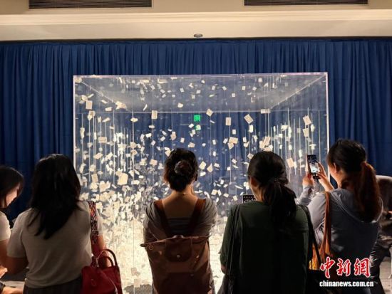 9月20日,“无界之问”临展开幕活动在上海科技馆举行。中新网记者 郑莹莹 摄 9月20日,“无界之问”临展开幕活动在上海科技馆举行。中新网记者 郑莹莹 摄