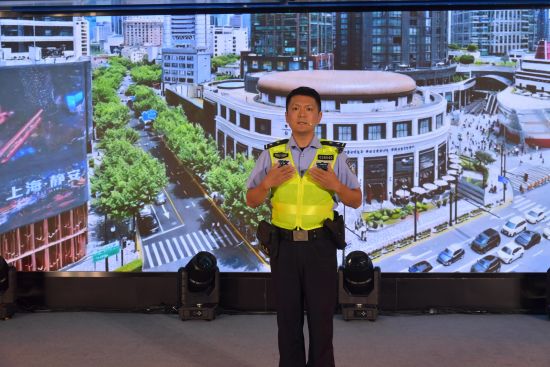 静安公安开展优秀巡逻民警展示活动。静安公安供图 静安公安开展优秀巡逻民警展示活动。静安公安供图