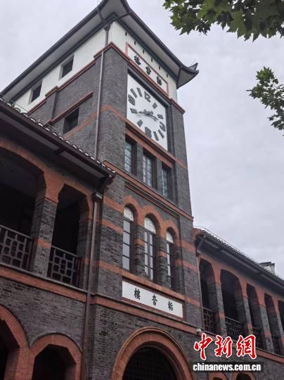 逾130岁的韬奋楼焕新重现。(中新网记者 陈静摄) 逾130岁的韬奋楼焕新重现。(中新网记者 陈静摄)
