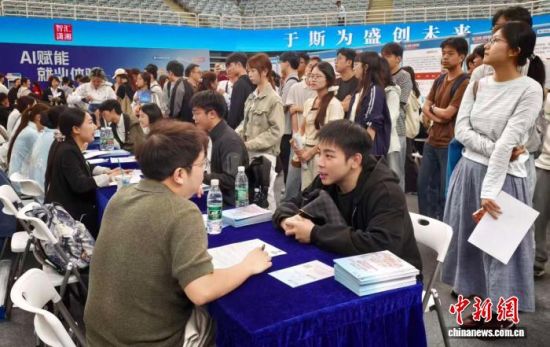 活动现场。 中新网记者 许婧 摄 活动现场。 中新网记者 许婧 摄