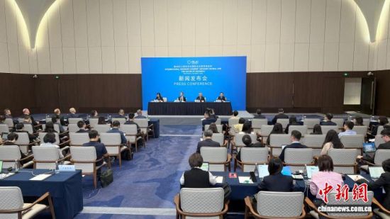 图为11日举行的第38次上海市市长国际企业家咨询会议新闻发布会。中新网记者 康玉湛 摄 图为11日举行的第38次上海市市长国际企业家咨询会议新闻发布会。中新网记者 康玉湛 摄