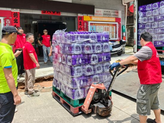 珠海可口可乐饮料有限公司5月为广东受洪涝灾害地区提供饮用水支援 珠海可口可乐饮料有限公司5月为广东受洪涝灾害地区提供饮用水支援