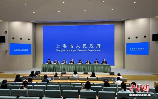 10月13日,上海市政府新闻办举行“开局起步‘十五五’”系列主题市政府新闻发布会,介绍《上海市都市旅游创新发展“十五五”规划》相关情况。杨海燕 摄 10月13日,上海市政府新闻办举行“开局起步‘十五五’”系列主题市政府新闻发布会,介绍《上海市都市旅游创新发展“十五五”规划》相关情况。杨海燕 摄