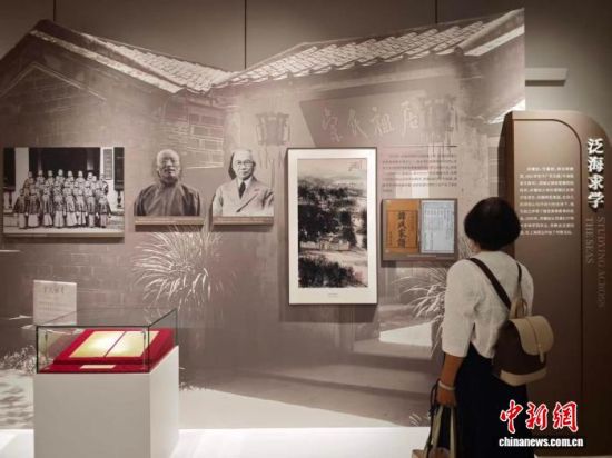 展览现场。 中新网记者 许婧 摄 展览现场。 中新网记者 许婧 摄