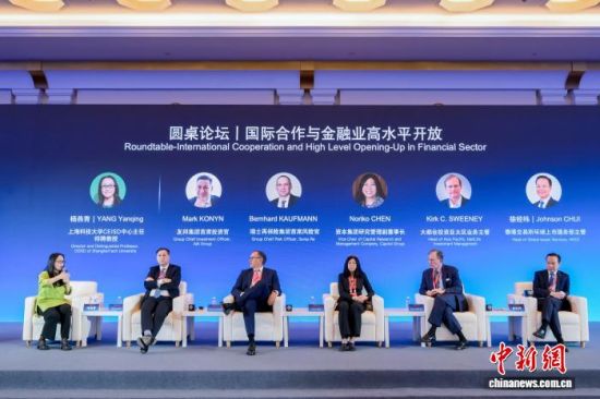 10月16日,全球财富管理论坛·2026上海苏河湾大会举行。图为中外嘉宾进行“国际合作与金融业高水平开放”圆桌讨论。(主办方供图) 10月16日,全球财富管理论坛·2026上海苏河湾大会举行。图为中外嘉宾进行“国际合作与金融业高水平开放”圆桌讨论。(主办方供图)