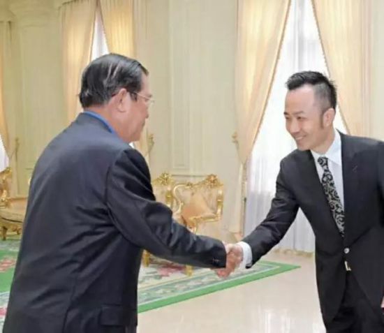 柬埔寨首相会见中柬商业协会主席俞凌雄一行-