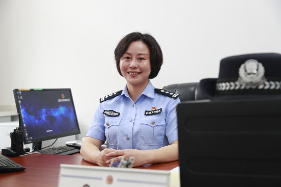 巾帼建功 不负藏蓝:记全国公安二级英模,上海市嘉定区看守所所长李佳