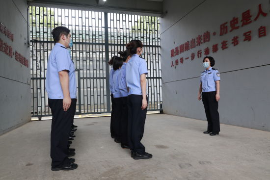 巾帼建功 不负藏蓝:记全国公安二级英模,上海市嘉定区看守所所长李佳