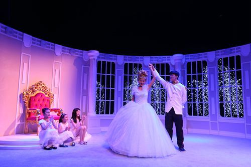 上海公主学院体验乐园圆游客公主梦 7月2日